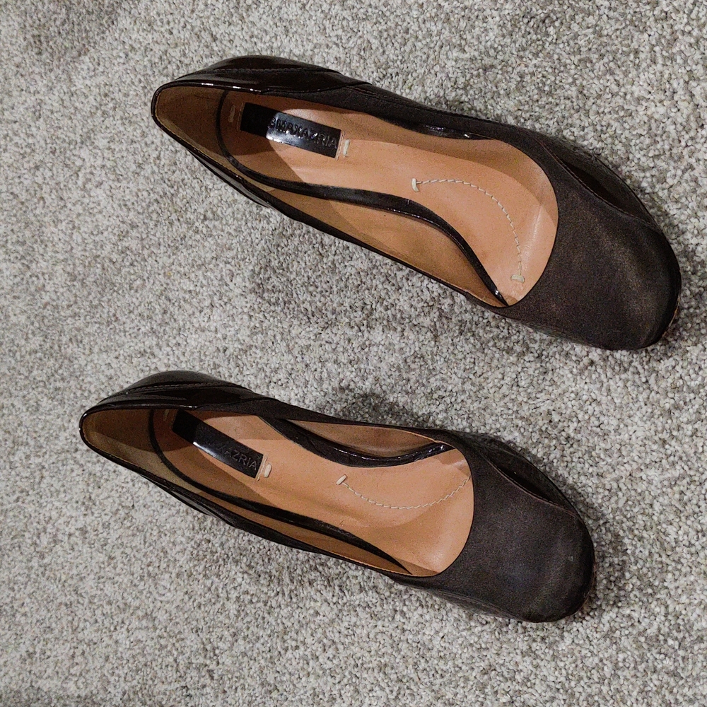 BCBGMaxAzria Dark Brown Patent Leather Satin Pump Heels Size 9